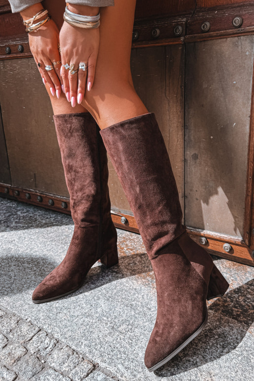 Botas de mujer aisladas hasta la rodilla con tacón en chocolate Raleya