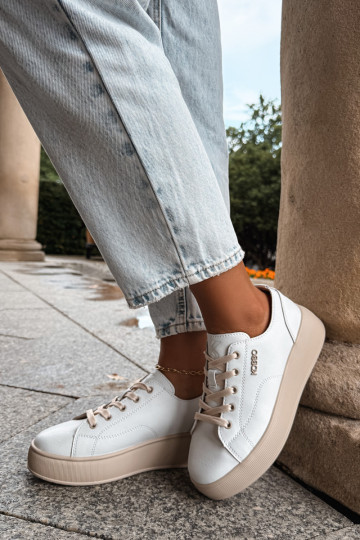 Zapatillas de cuero sintético con plataforma Kobbo en blanco