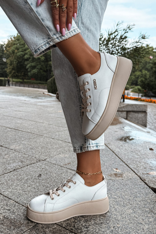 Zapatillas de cuero sintético con plataforma Kobbo en blanco