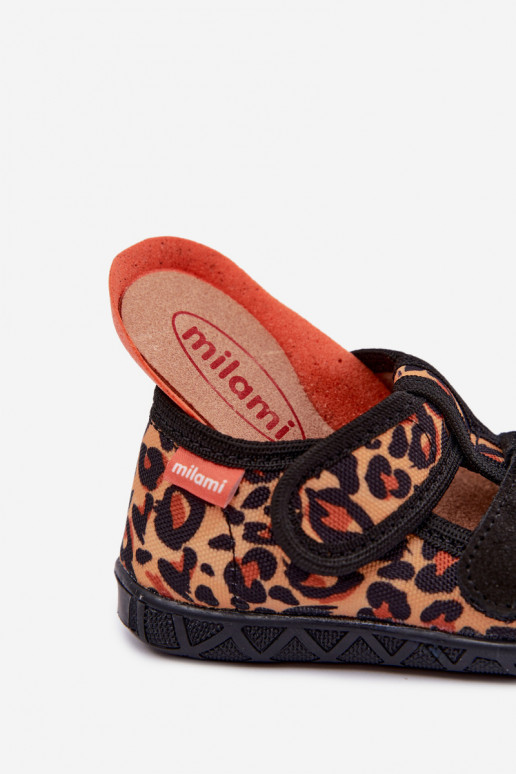 Zapatillas infantiles Milami con cierres adhesivos y patrones de leopardo en negro y amarillo Reathiana