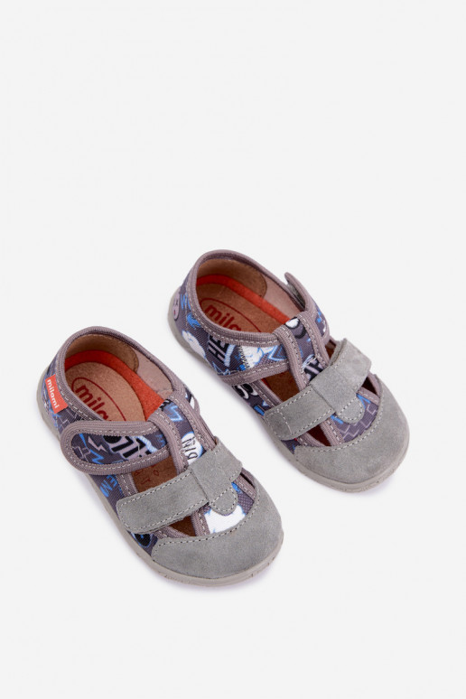 Zapatillas infantiles Milami con cierres adhesivos en gris Reathiana