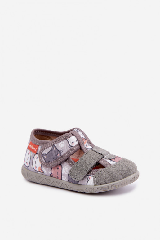 Zapatillas infantiles Milami con cierres adhesivos y gatos en gris Reathiana
