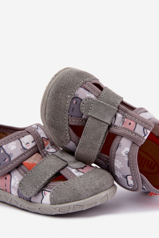 Zapatillas infantiles Milami con cierres adhesivos y gatos en gris Reathiana