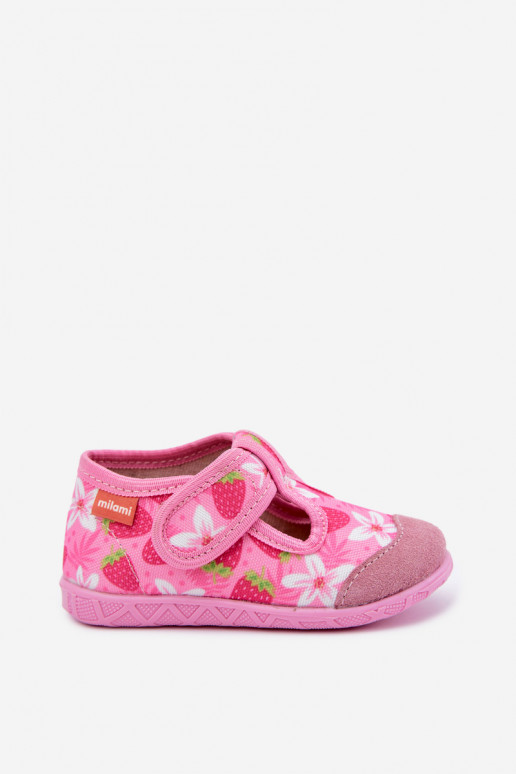 Zapatillas infantiles Milami con cierres adhesivos y fresas y flores en rosa Jasimrra