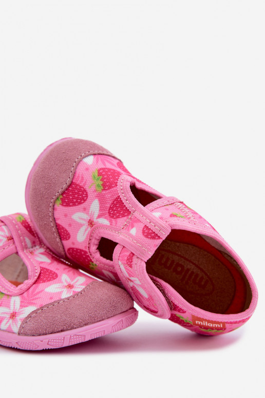 Zapatillas infantiles Milami con cierres adhesivos y fresas y flores en rosa Jasimrra