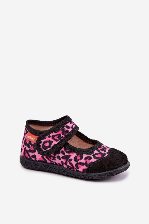 Zapatillas infantiles Milami con cierres adhesivos y patrones de leopardo en rosa y negro Esnia