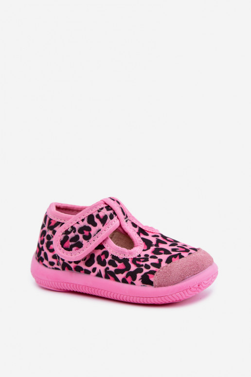 Zapatillas elásticas infantiles Milami con cierres adhesivos y patrones de leopardo en rosa Ambette