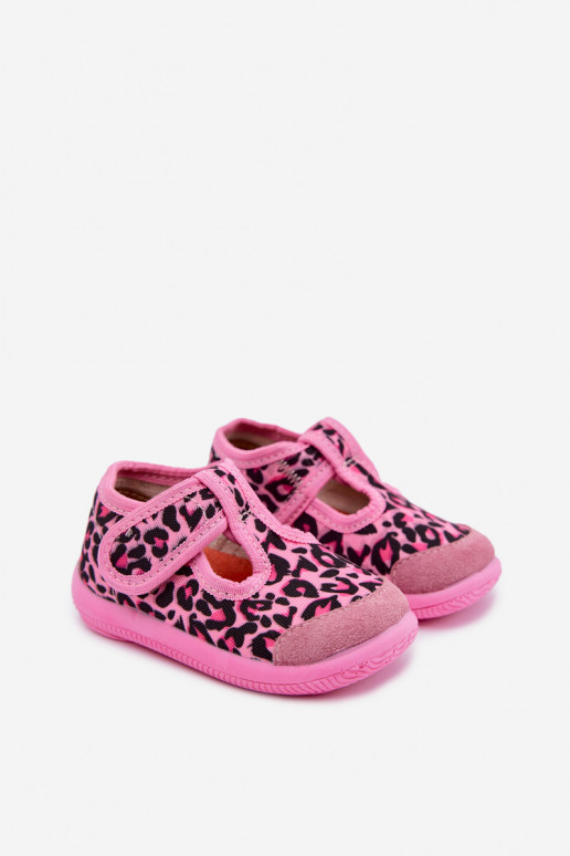 Zapatillas elásticas infantiles Milami con cierres adhesivos y patrones de leopardo en rosa Ambette