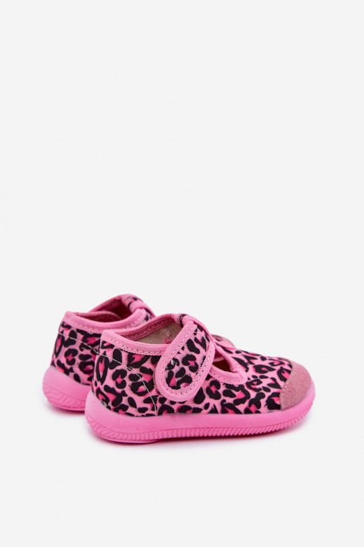 Zapatillas elásticas infantiles Milami con cierres adhesivos y patrones de leopardo en rosa Ambette