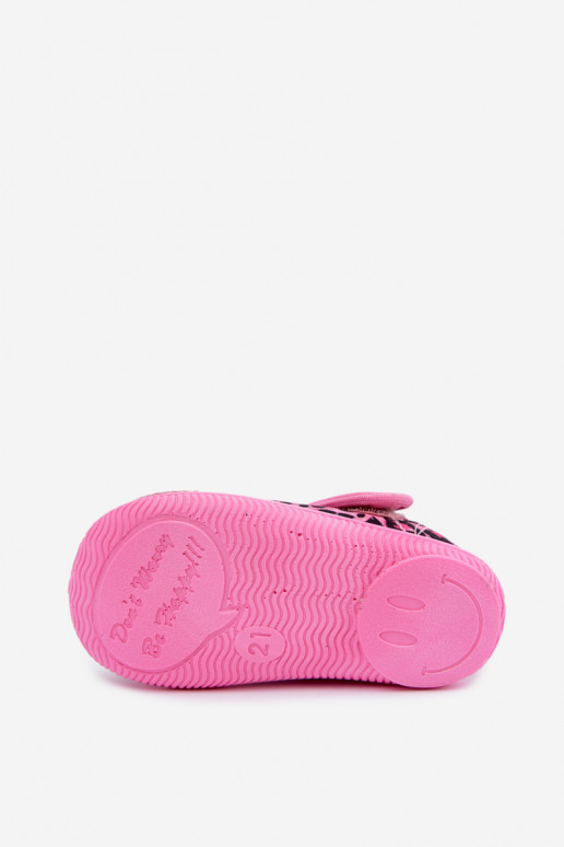 Zapatillas elásticas infantiles Milami con cierres adhesivos y patrones de leopardo en rosa Ambette