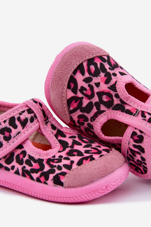 Zapatillas elásticas infantiles Milami con cierres adhesivos y patrones de leopardo en rosa Ambette