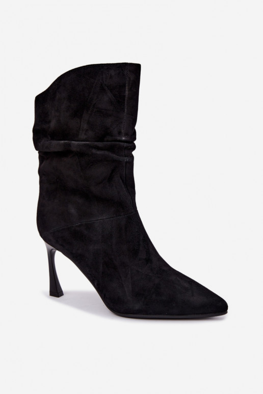 botines de ante sintético con tacones finos aislados con volantes D&A JC62-1038 en negro