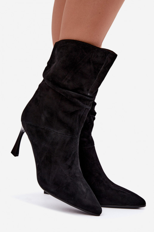 botines de ante sintético con tacones finos aislados con volantes D&A JC62-1038 en negro