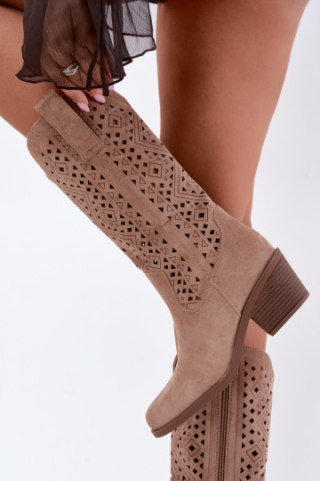 botas altas con elementos recortados en estilo vaquero con tacones S.Barski HY62-8126 en color arena 2