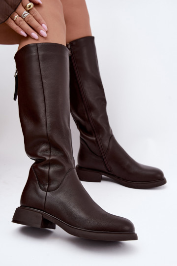 botas altas para mujeres con tacones anchos aisladas D&A JC62-1036 en color chocolate
