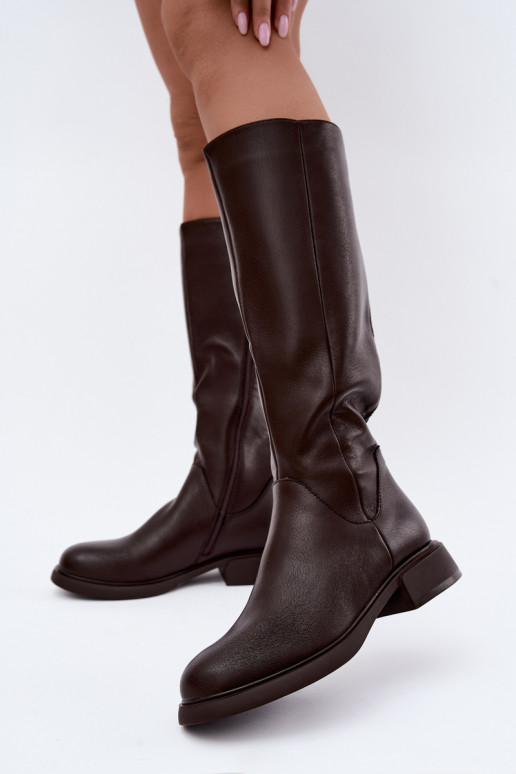 botas altas para mujeres con tacones anchos aisladas D&A JC62-1036 en color chocolate