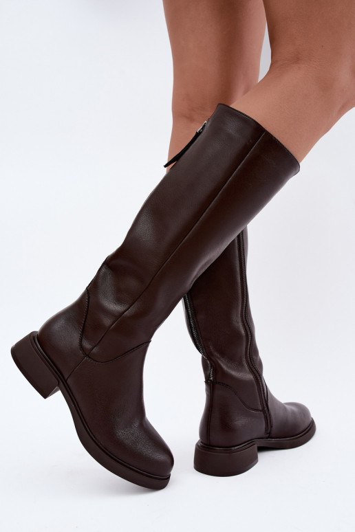 botas altas para mujeres con tacones anchos aisladas D&A JC62-1036 en color chocolate