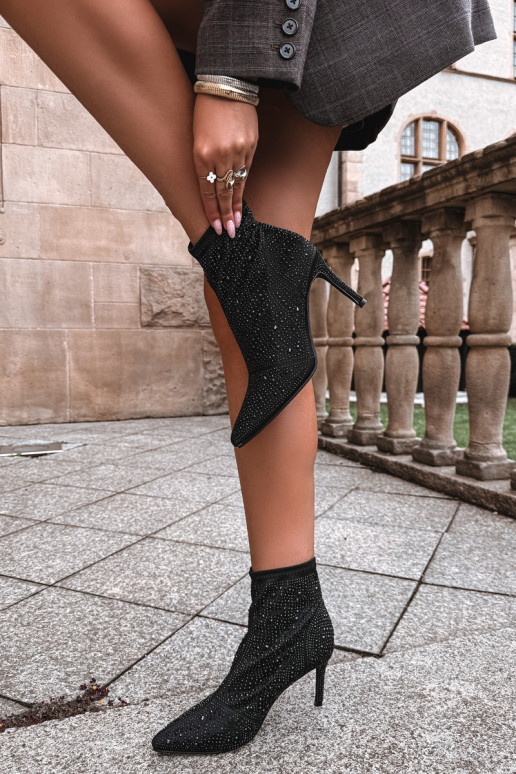 botines decorados con tacones finos S.Barski HY62-8138 en negro