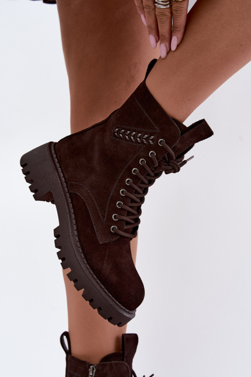 botines de trabajo para mujeres de ante sintético aislados D&A JC62-1035 en color chocolate