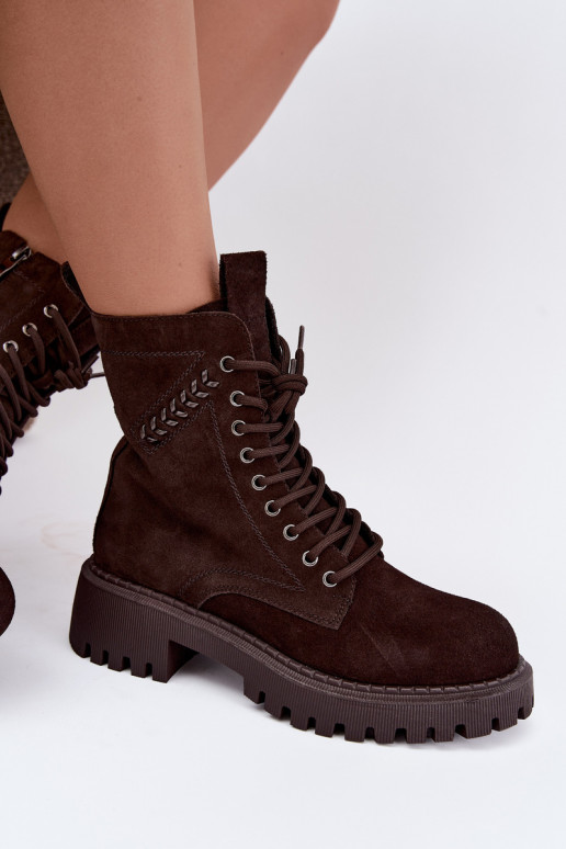 botines de trabajo para mujeres de ante sintético aislados D&A JC62-1035 en color chocolate