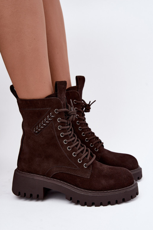 botines de trabajo para mujeres de ante sintético aislados D&A JC62-1035 en color chocolate