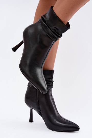 botines con tacones finos aislados con volantes D&A JC62-1070 en negro