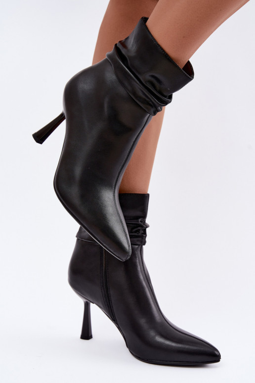 botines con tacones finos aislados con volantes D&A JC62-1070 en negro