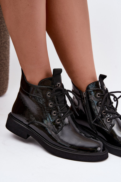 botines con efecto charol aislados con tacones anchos D&A CR62-3338 en negro