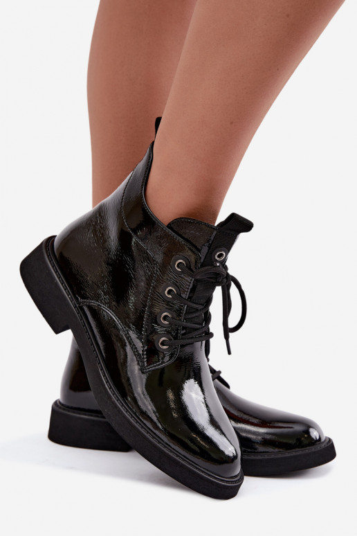 botines con efecto charol aislados con tacones anchos D&A CR62-3338 en negro