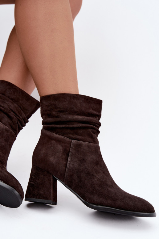 Botines de ante natural con arrugas y tacones D&A JC62-1021 chocolate