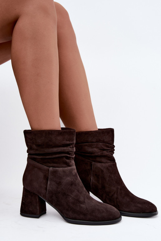 Botines de ante natural con arrugas y tacones D&A JC62-1021 chocolate