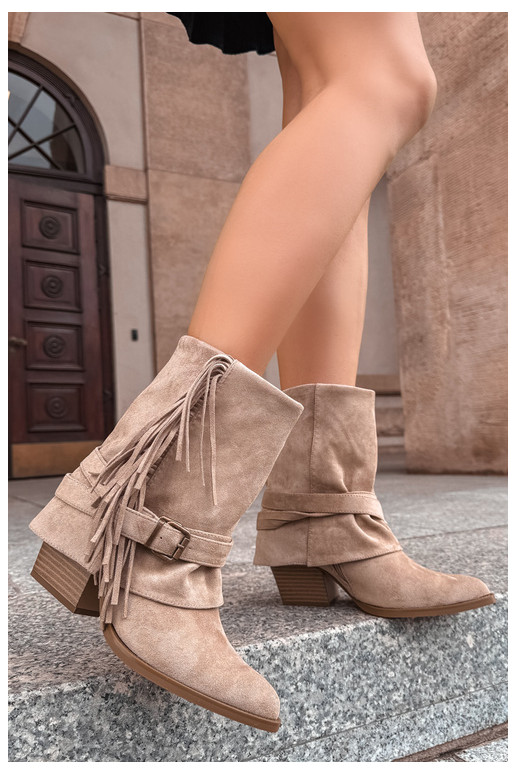 Botines de estilo cowboy con flecos, cintas y hebillas arena Corvella