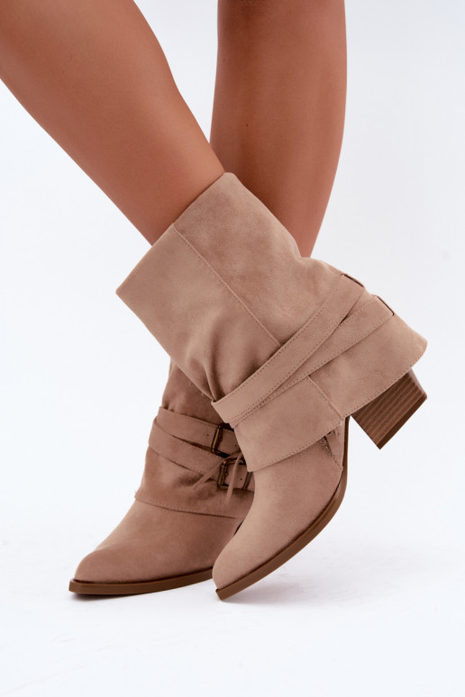 Botines de estilo cowboy con flecos, cintas y hebillas arena Corvella