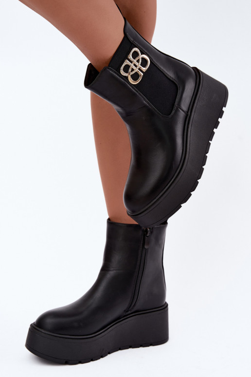 Botines cálidos y elegantes con plataforma y detalles decorativos en negro Solavie