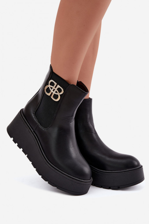 Botines cálidos y elegantes con plataforma y detalles decorativos en negro Solavie