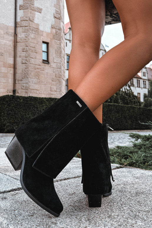 Botines de estilo cowboy con tacones de ante natural Big Star UU274113 negros