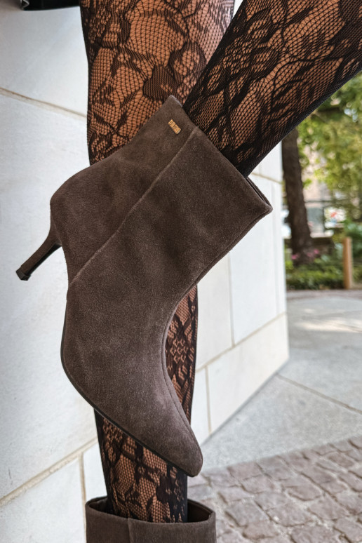 Botas de ante con tacones finos y aislamiento, tipo slip-on Big Star UU274492 marrones