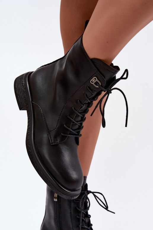 Botines de cuero aislados Tai turiciejka K7751-01 en negro