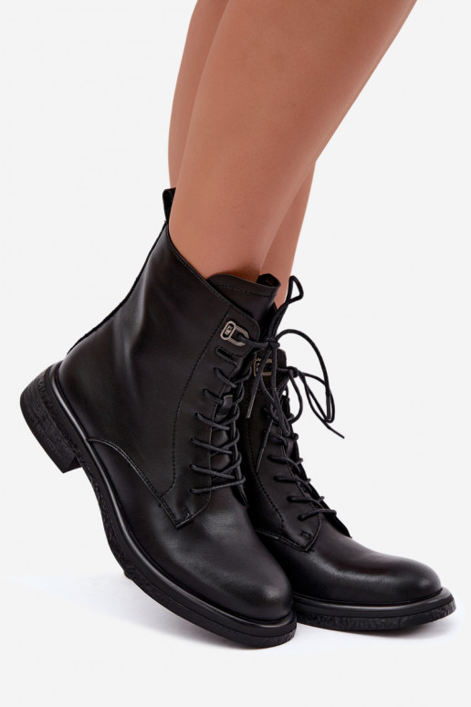 Botines de cuero aislados Tai turiciejka K7751-01 en negro