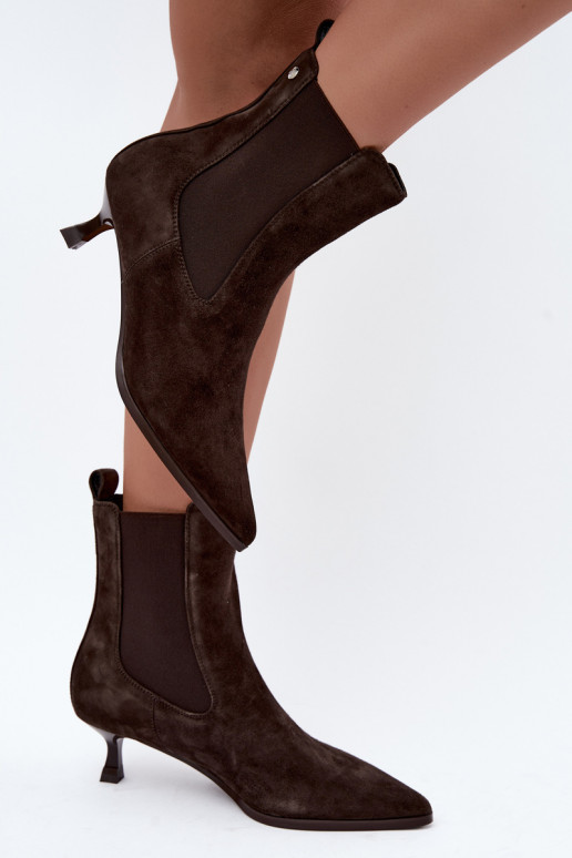 Botas de ante aisladas con tacones Tai turiciejka K7756-02 en chocolate