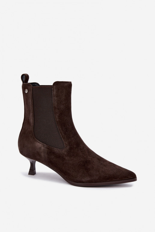 Botas de ante aisladas con tacones Tai turiciejka K7756-02 en chocolate