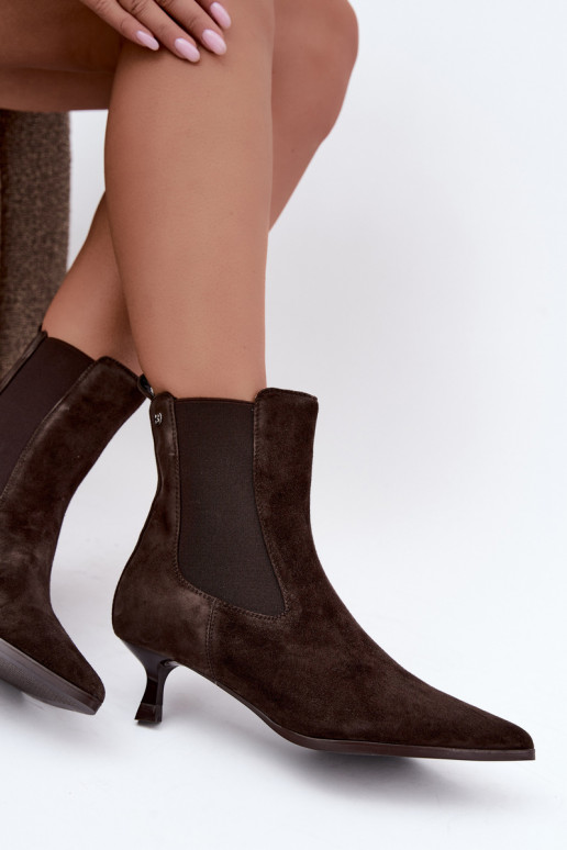Botas de ante aisladas con tacones Tai turiciejka K7756-02 en chocolate