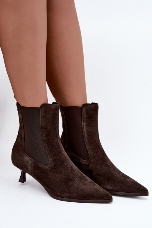 Botas de ante aisladas con tacones Tai turiciejka K7756-02 en chocolate
