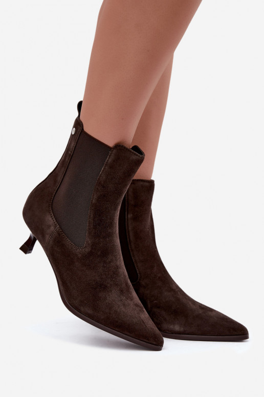 Botas de ante aisladas con tacones Tai turiciejka K7756-02 en chocolate