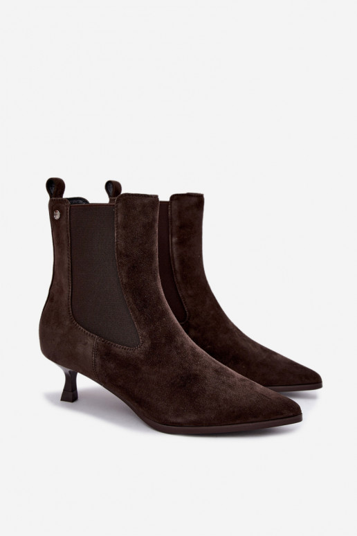 Botas de ante aisladas con tacones Tai turiciejka K7756-02 en chocolate
