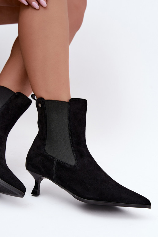 Botas de ante aisladas con tacones Tai turiciejka K7756-01 en negro