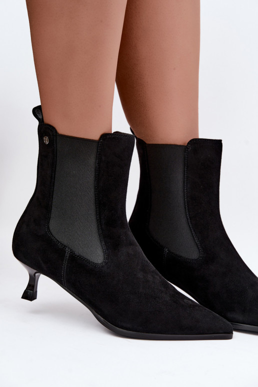 Botas de ante aisladas con tacones Tai turiciejka K7756-01 en negro