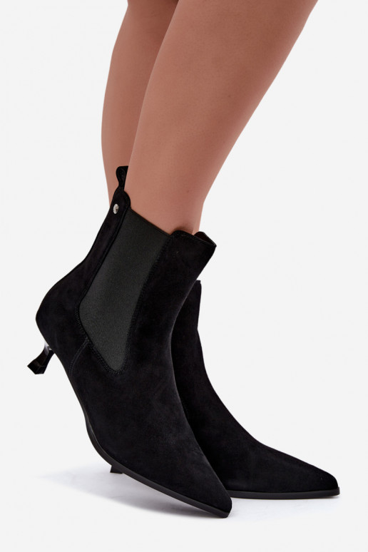 Botas de ante aisladas con tacones Tai turiciejka K7756-01 en negro