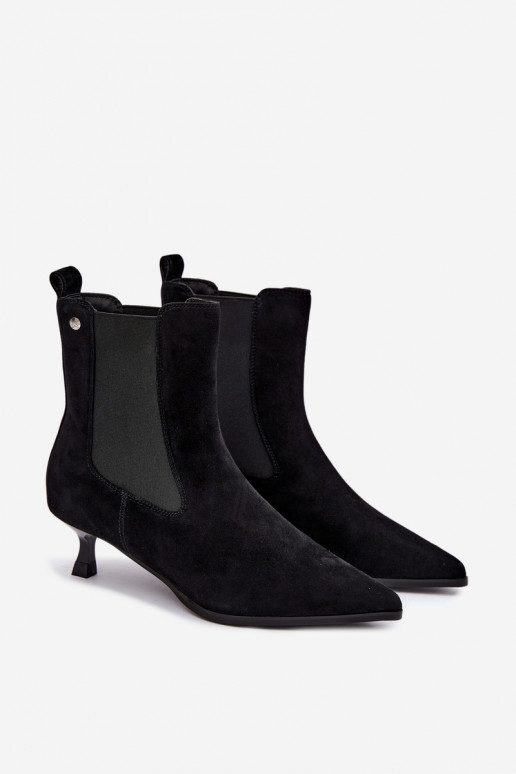 Botas de ante aisladas con tacones Tai turiciejka K7756-01 en negro