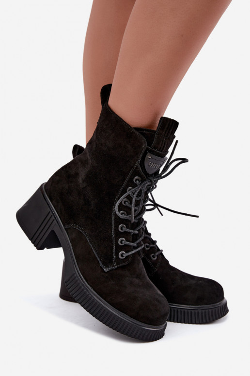 Botines de ante aislados Klocke Tai turiciejka K7675-23 en negro
